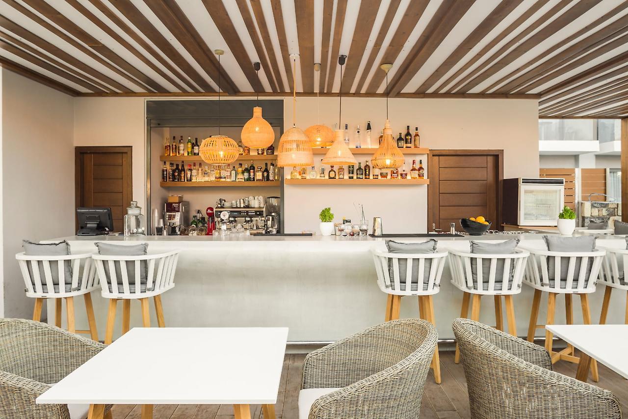 Samian Mare Hotel, Suites & Spa Karlovassi Exterior photo