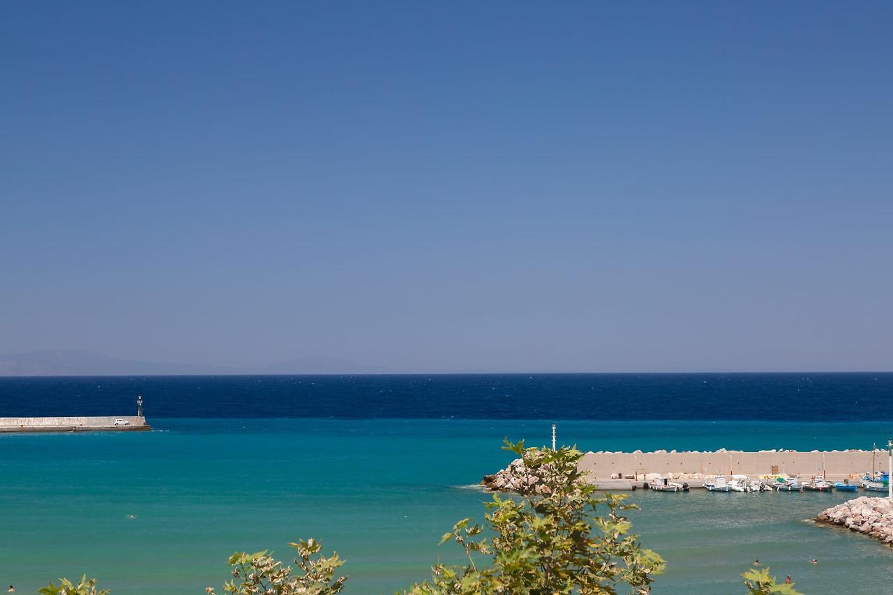 Samian Mare Hotel, Suites & Spa Karlovassi Exterior photo