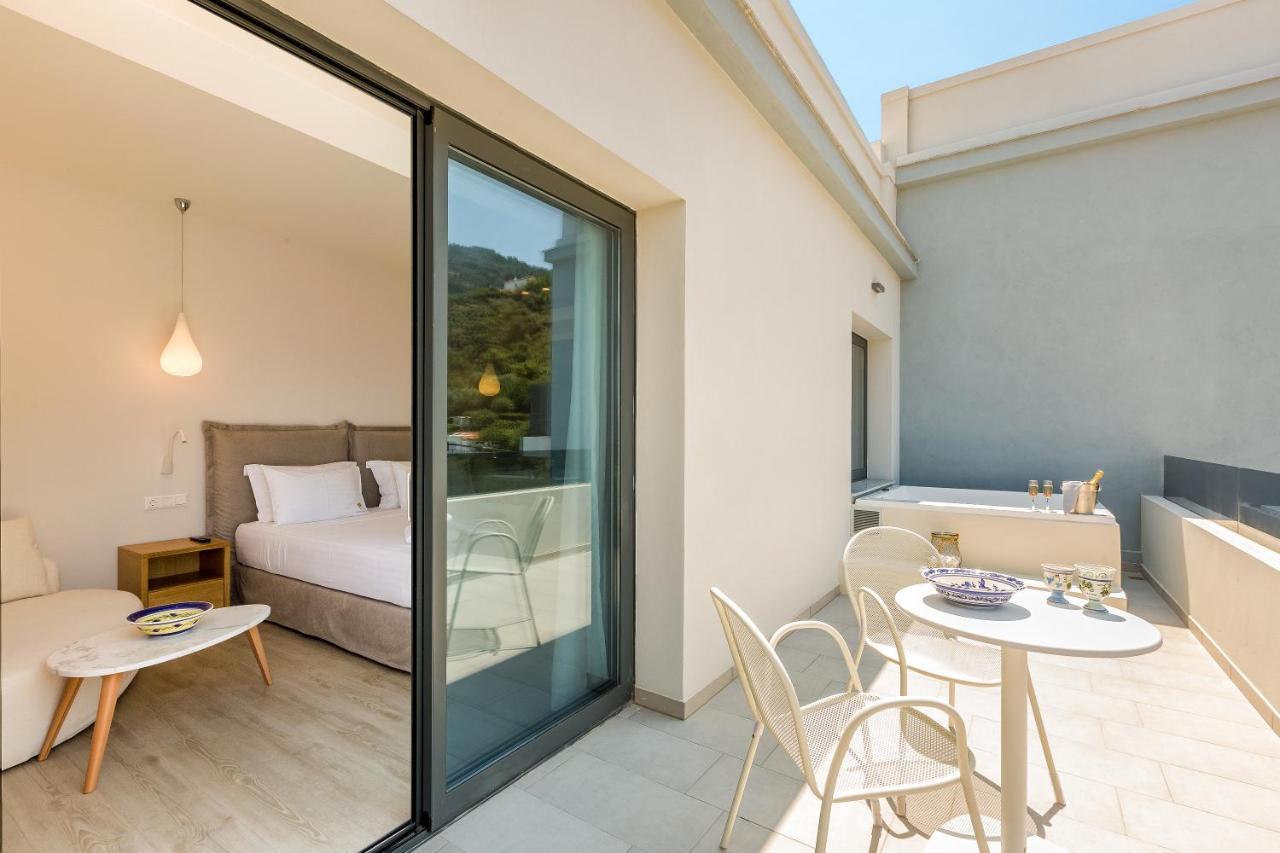 Samian Mare Hotel, Suites & Spa Karlovassi Exterior photo