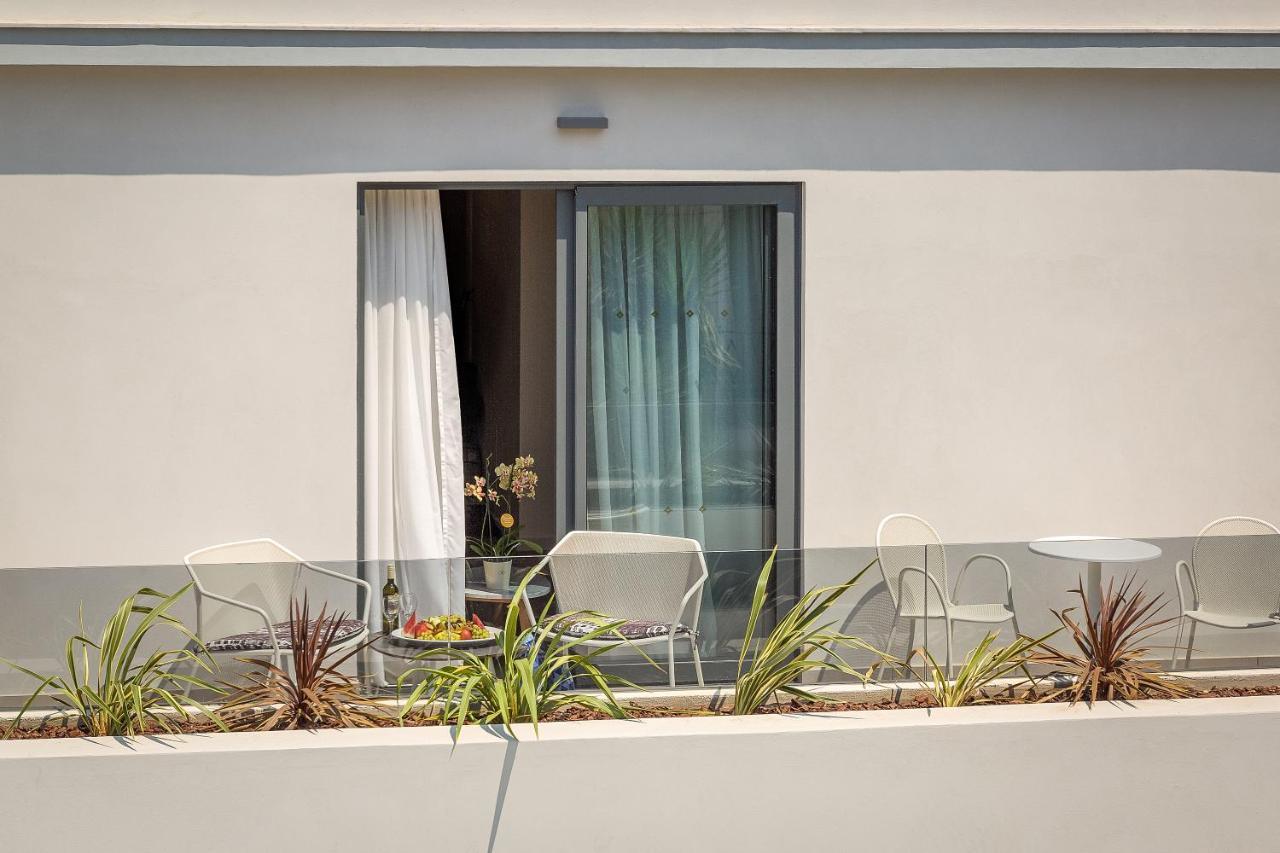 Samian Mare Hotel, Suites & Spa Karlovassi Exterior photo